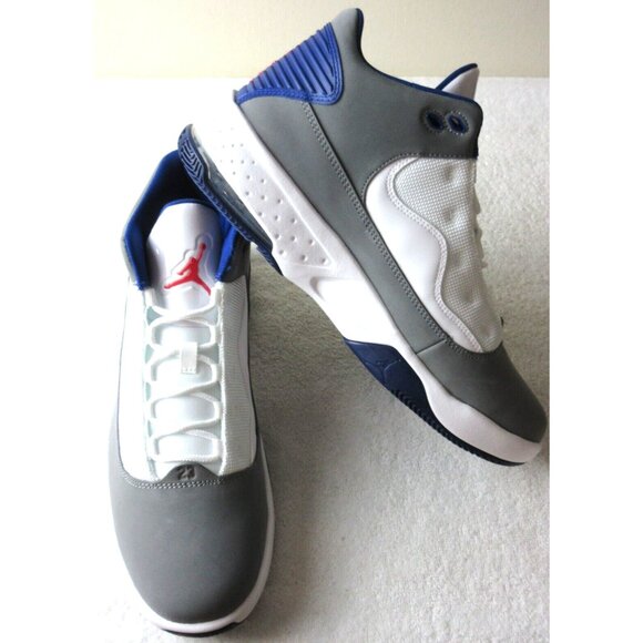 Jordan Men's Max Aura 2 Basketball Shoes Smoke Grey Track Red White Sizes NIB - Picture 4 of 5